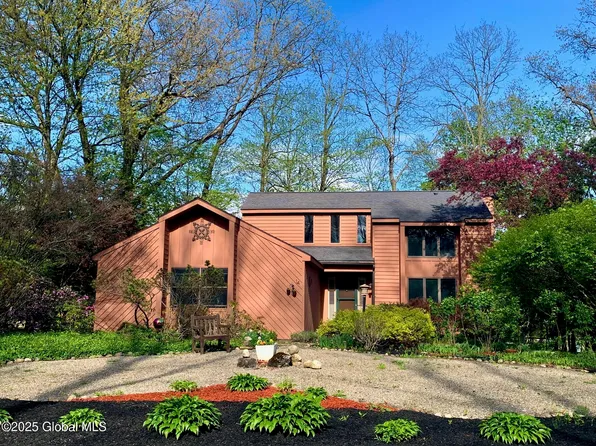 14 Longwood Drive, Saratoga Springs, NY 12866