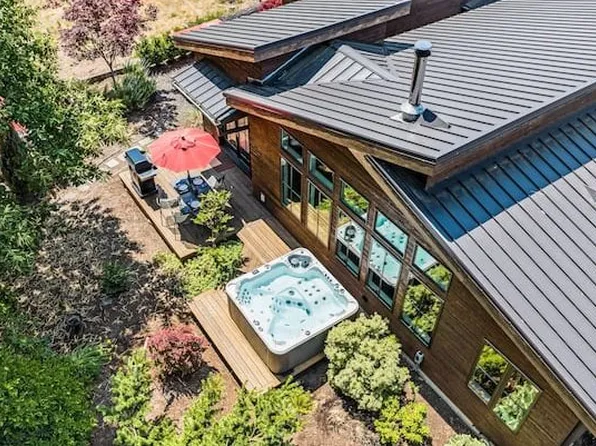 954 SW Spelling Pl, Cascade Locks, OR 97014