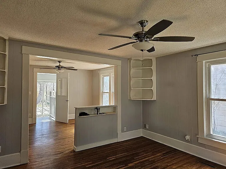 220 S Millwood Ave — Photo 6