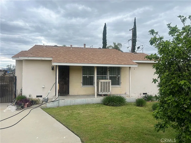 543 Flores St — Photo 8