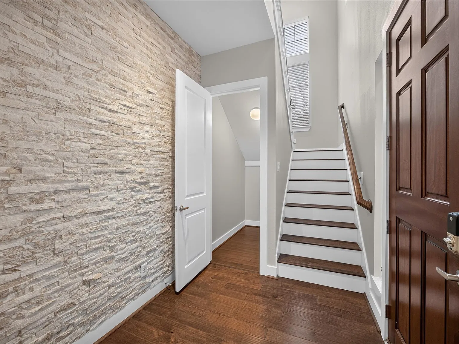 4 bed, 2.5 bath, 2217 sqft, $2,750 — Photo 2