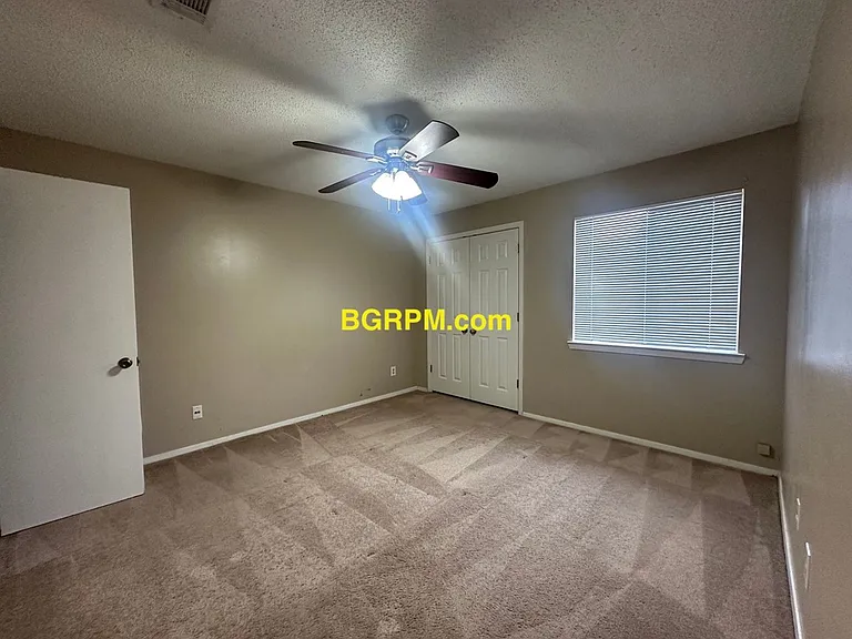 402 Shadow Oaks Dr — Photo 6