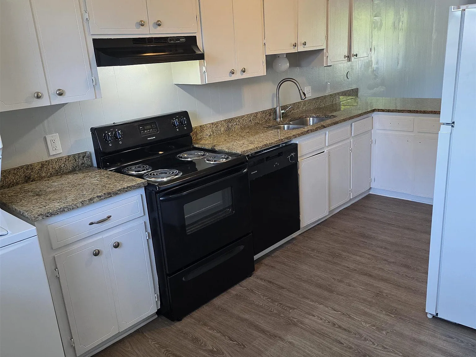 2 bed, 1.5 bath, 850 sqft, $795 — Photo 3