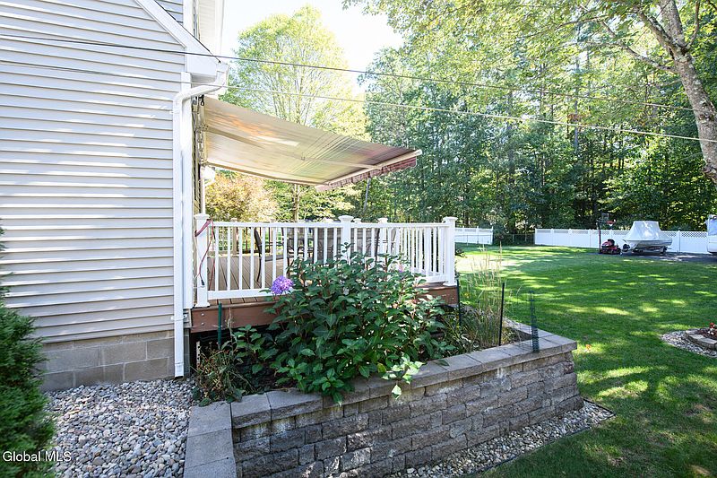 3rd image of 12 Iris Avenue