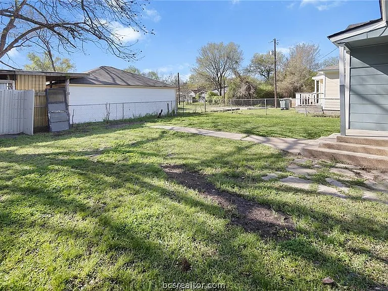 1504 Baker Ave — Photo 14