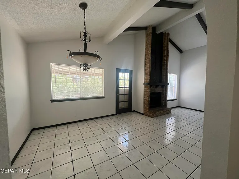 7772 Iroquois Dr — Photo 3