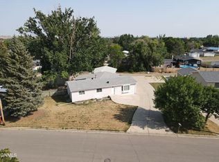 1912 Sioux St, Williston, ND 58801