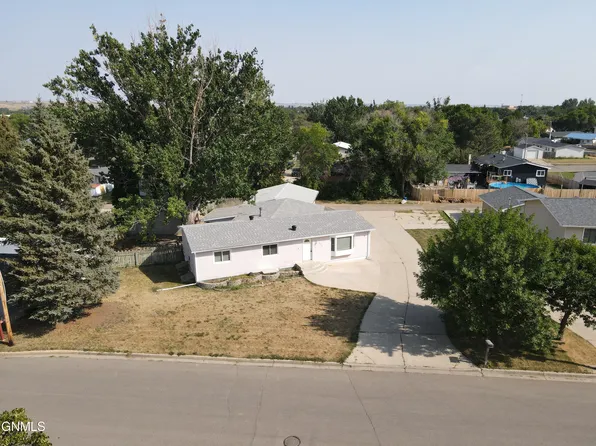 1912 Sioux St, Williston, ND 58801