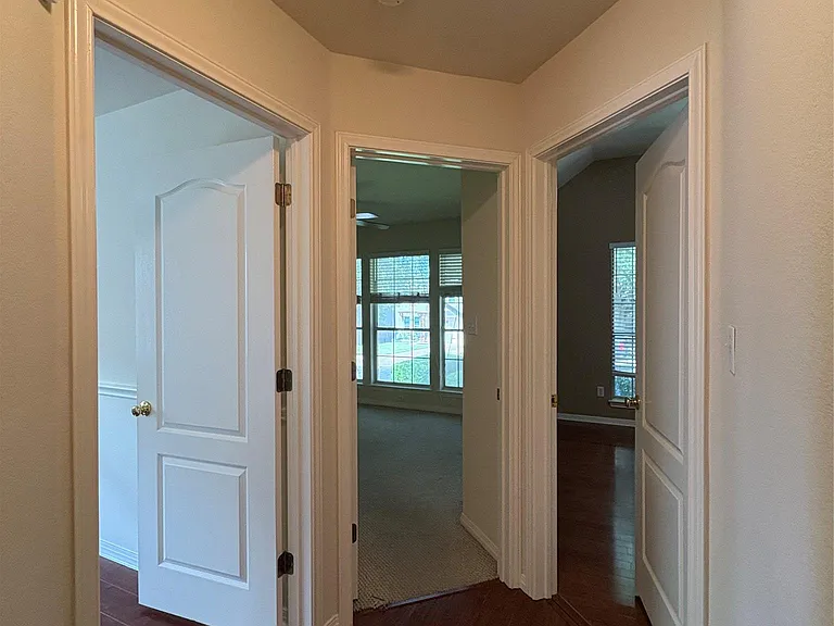 207 Kettleman Ln N — Photo 21