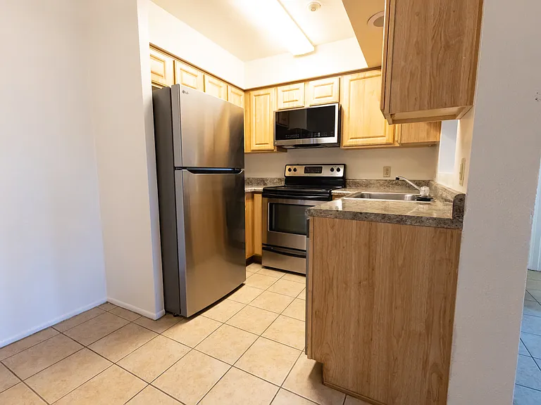 1810 E Blacklidge Dr #101 — Photo 12