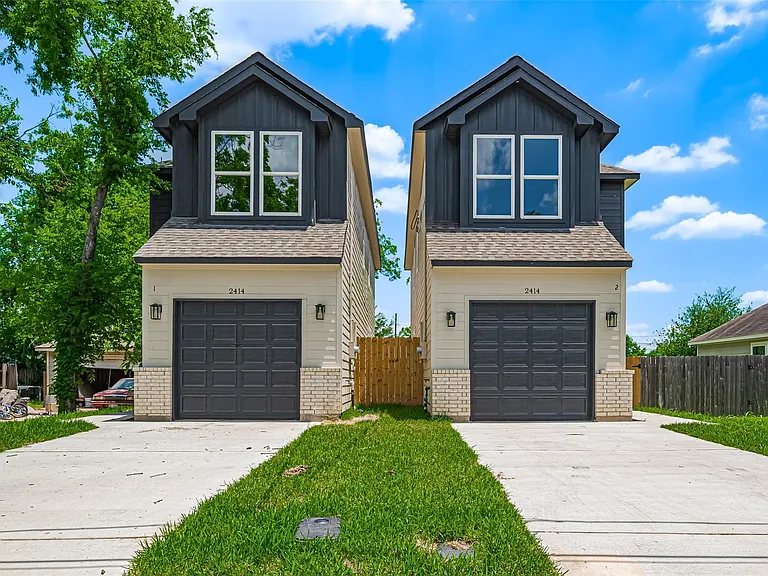 2414 Sam Wilson 1 St — Photo 1
