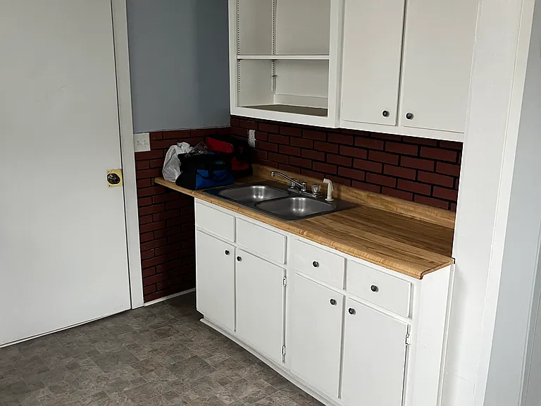 527 W Main St #B — Photo 3