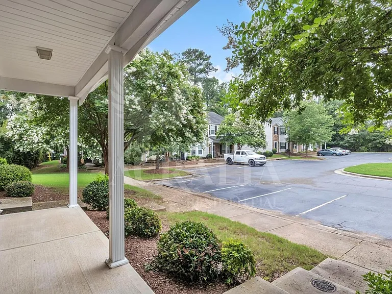 255 Hampshire Downs Dr — Photo 5