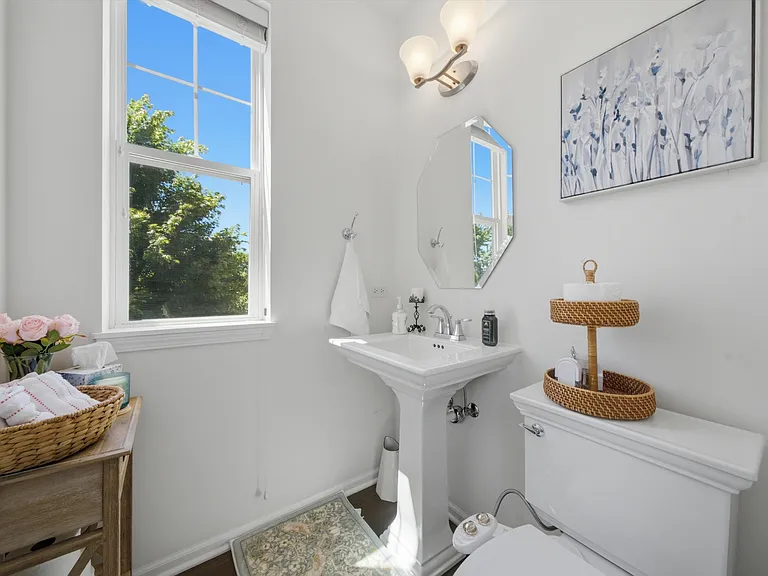 130 Waterbury Cir — Photo 40