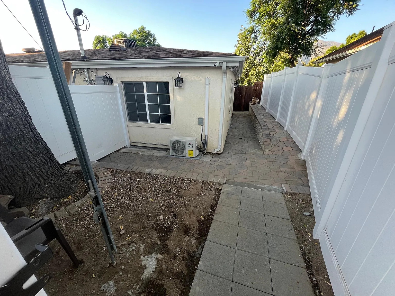 10904 Scoville Ave — Photo 2