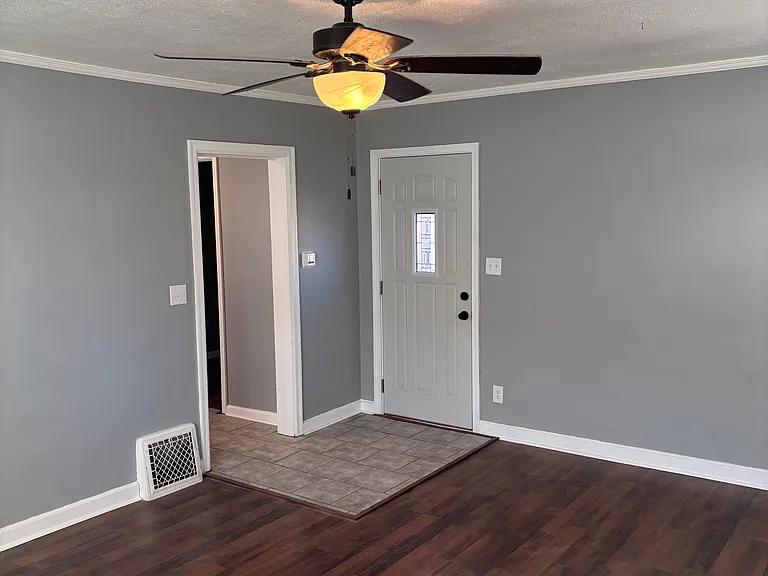 1008 N 48th Ave — Photo 3