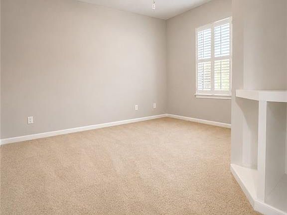4th image of 4003 Howell Park Rd