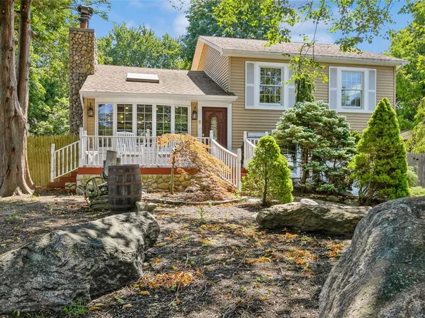 6 Sapphire, Huntington Station, NY 11746