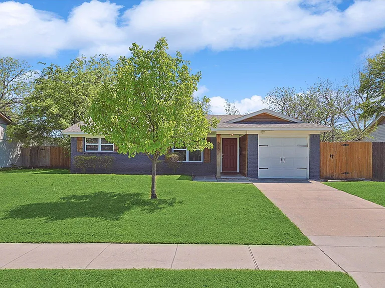 530 E Tyler St — Photo 41
