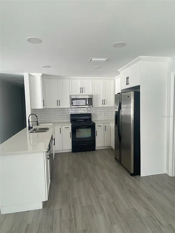 4 bed, 2.0 bath, 1556 sqft, $2,585 — Photo 3