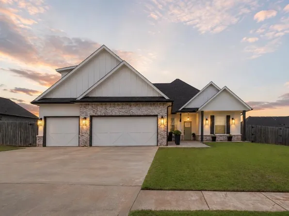 2308 W Mickey Dr, Mustang, OK 73064