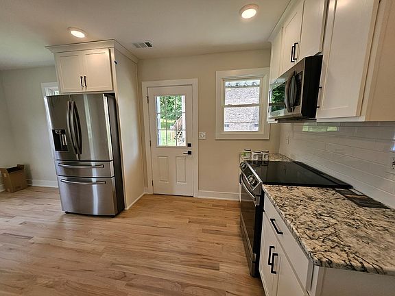 5th image of 2818 Vaulx Ln