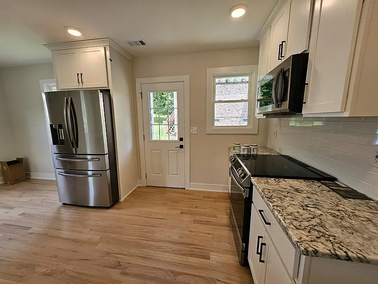 2818 Vaulx Ln — Photo 5