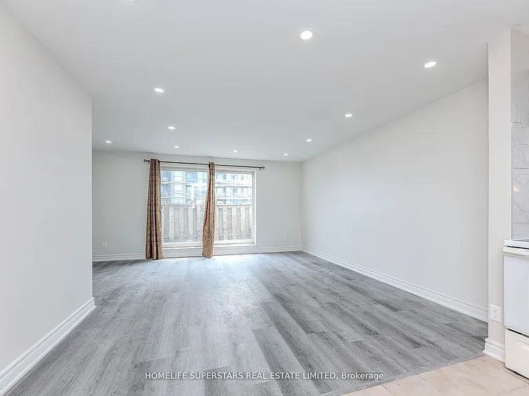 1164 The Queensway #A — Photo 8