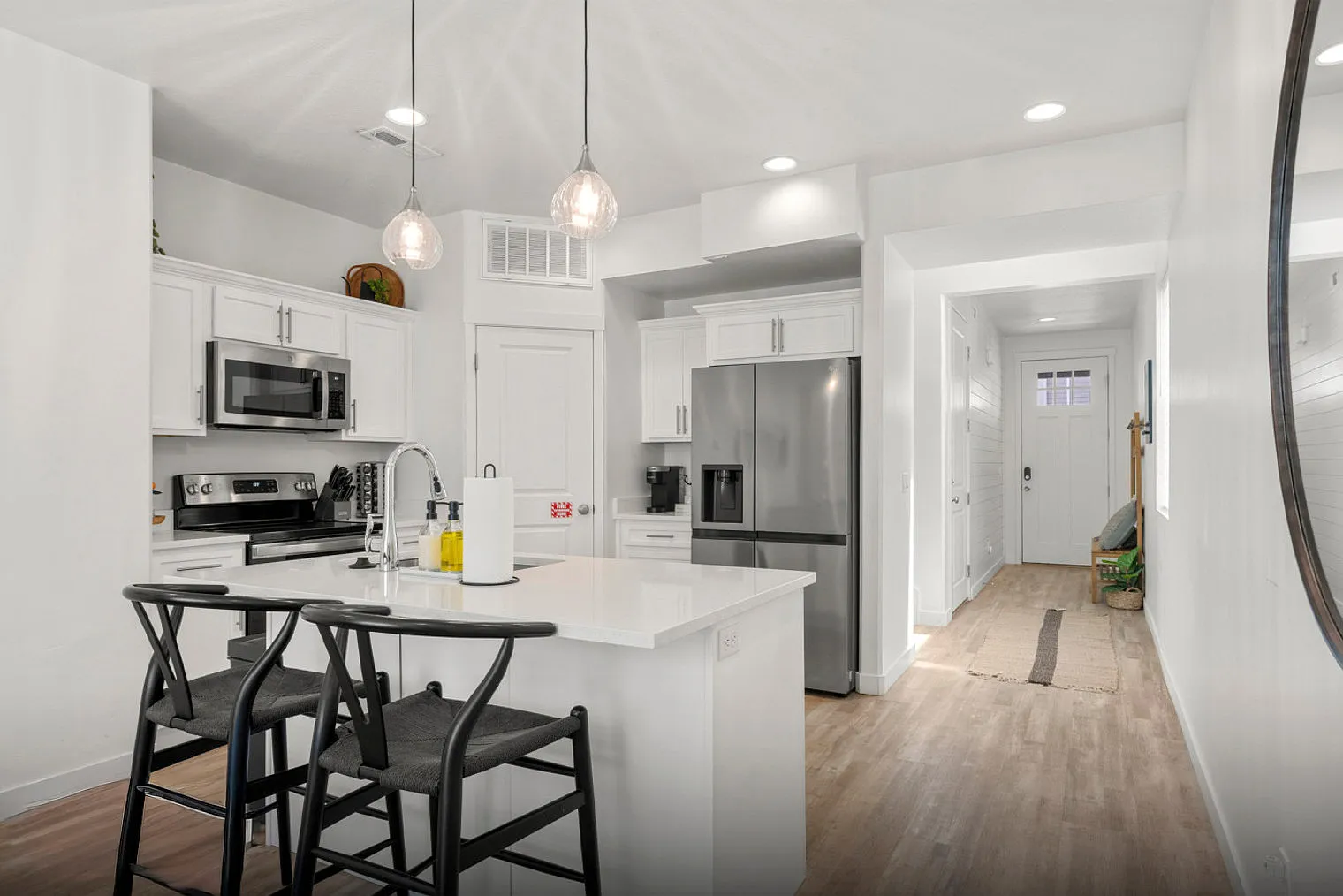 3 bed, 3.0 bath, 2066 sqft, $2,257 — Photo 3