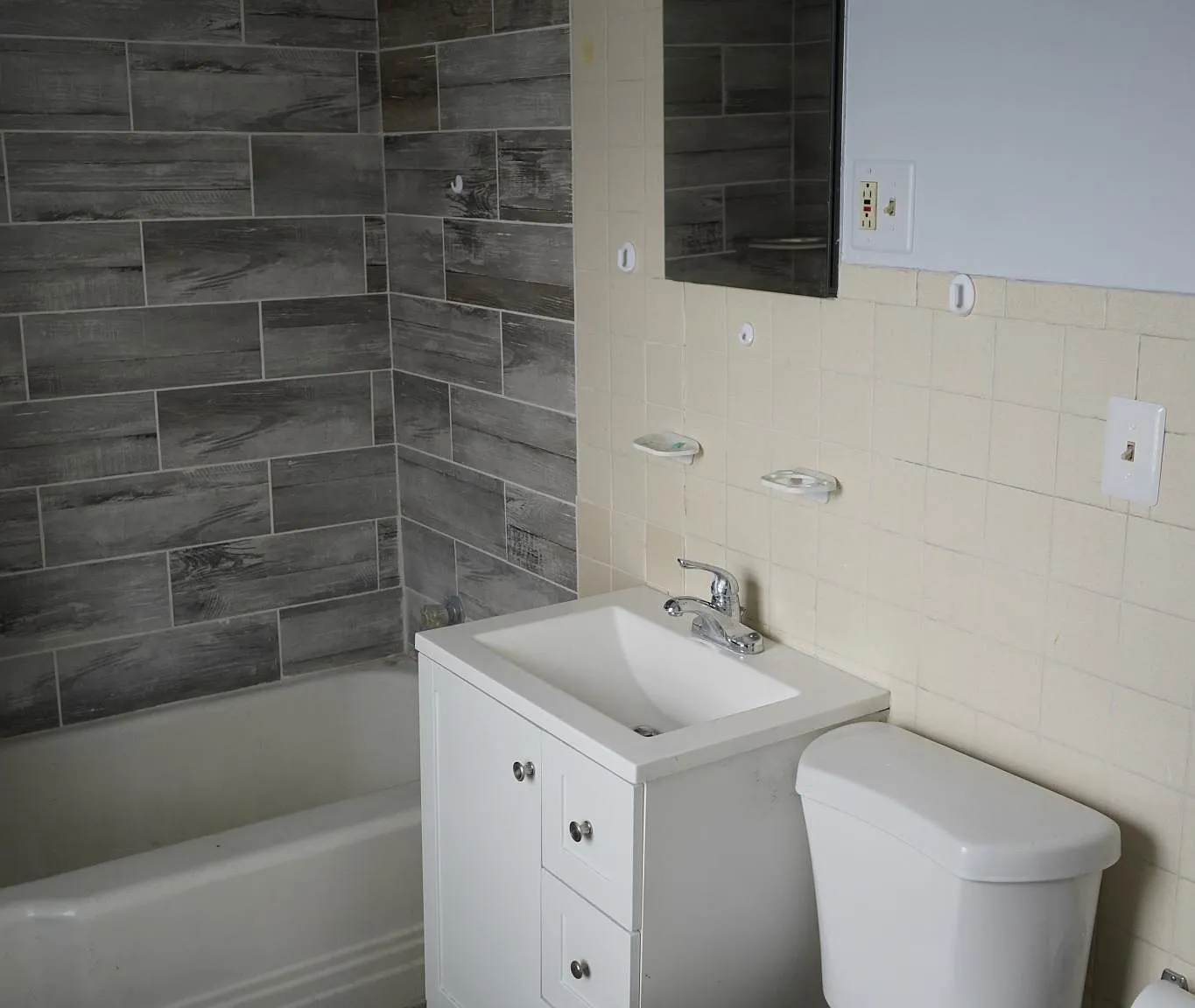 303 Prospect Ave — Photo 2