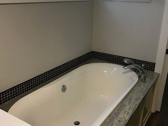 5th image of 7200 Airlie Place Rd