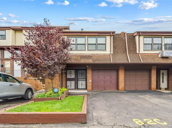 120-26 Cove Court #82D, College Point, NY 11356