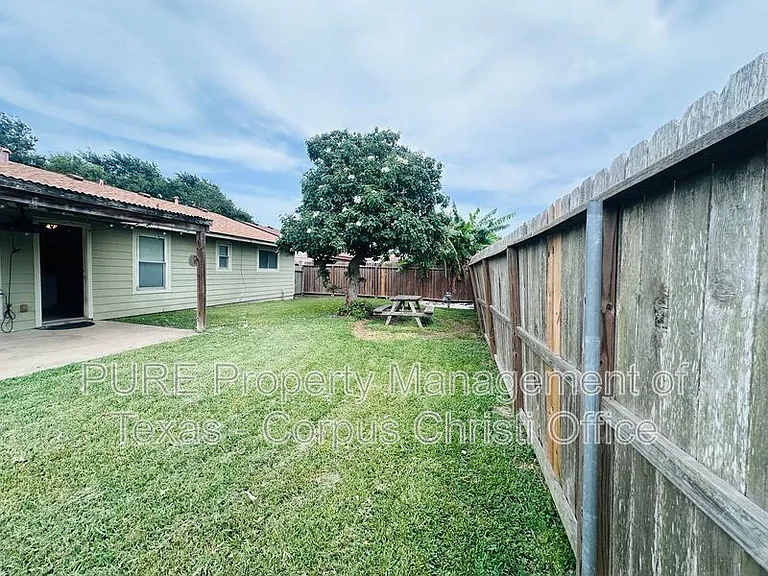 7433 Spitfire Dr — Photo 21