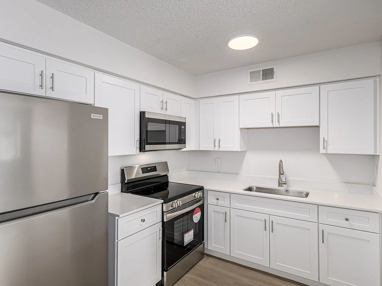 1 bed, 650 sqft, $1,200 — Photo 4