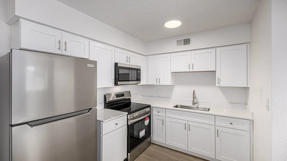 Building Photo - 2623 E Greenway Rd #Phoenix 85032