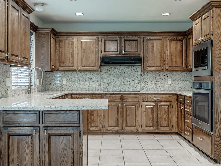 1817 Victoria Dr — Photo 21