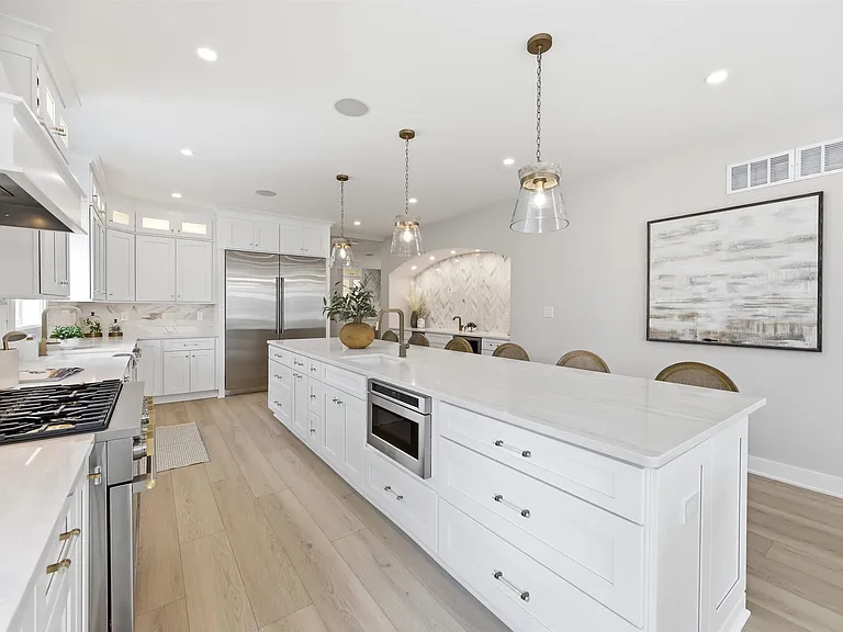 105 S Stratford Ave #MONTHLY LEASE JULY — Photo 13