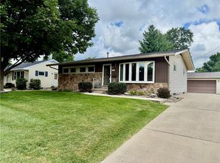 114 Columbus Dr, Decatur, IL 62526