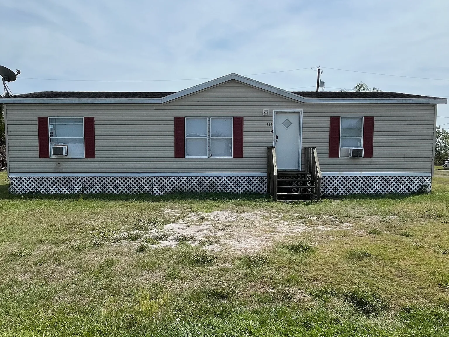 712 Arkansas Ave — Photo 1