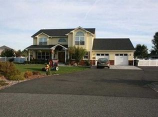 9412 Red Roan Ct, Pasco, WA 99301