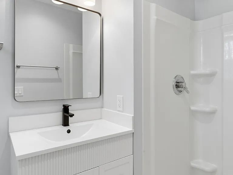 340 Lynn Dr — Photo 7
