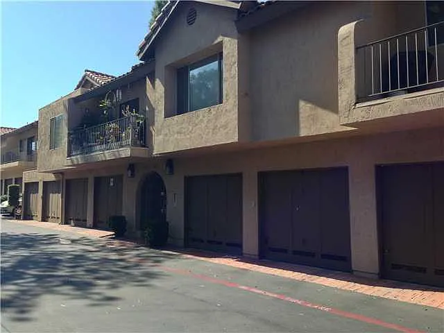 1005 Ficus Ln — Photo 2