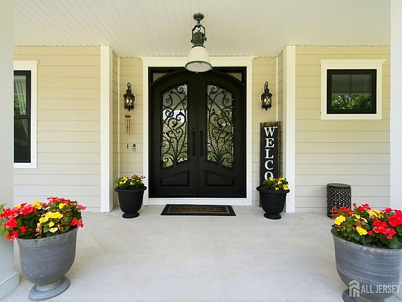 4th image of 35 Hoffman Rd