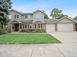 405 S Reuter Dr, Arlington Heights, IL