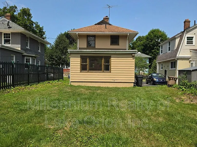 96 Oliver St — Photo 32