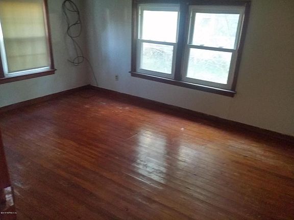 4th image of 8130 Eaton Ave