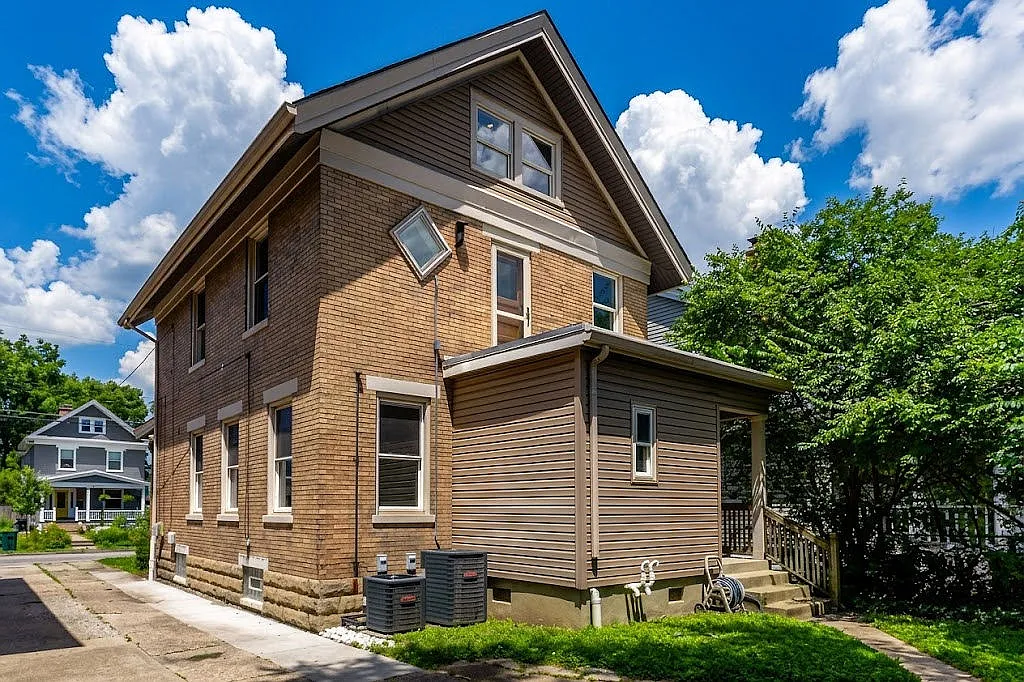 3 bed, 1000 sqft, $2,200 — Photo 4