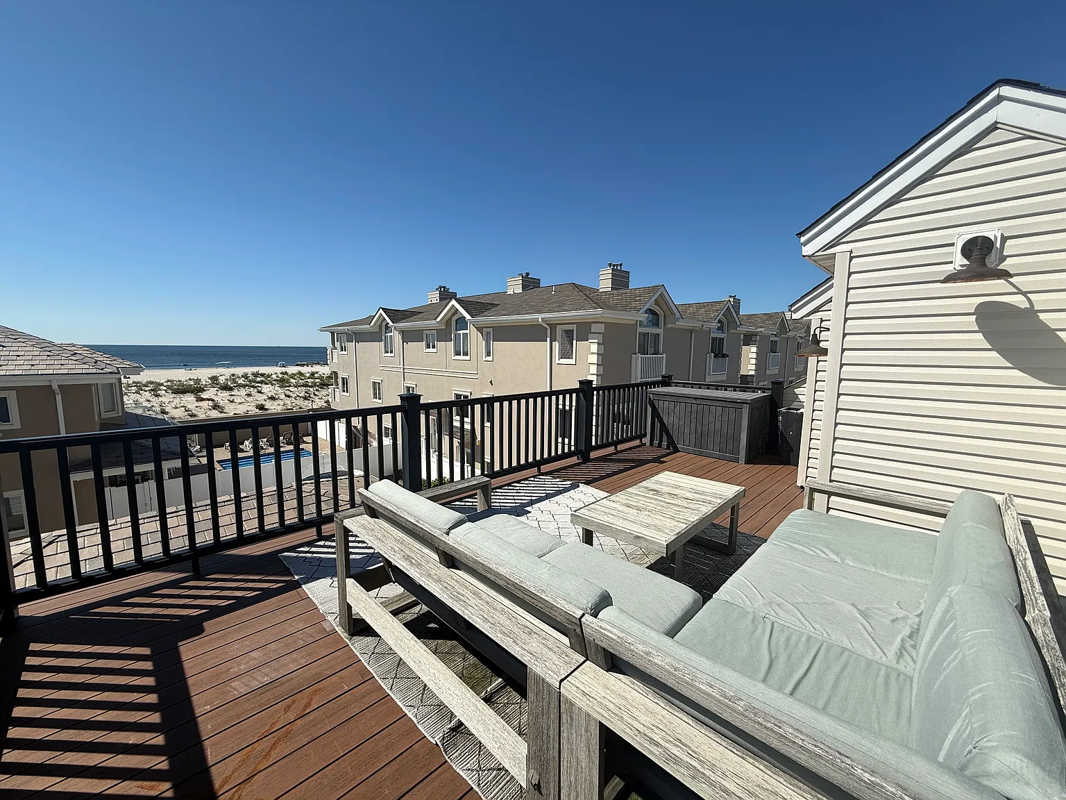 3 bed, 1000 sqft, $4,500 — Photo 2