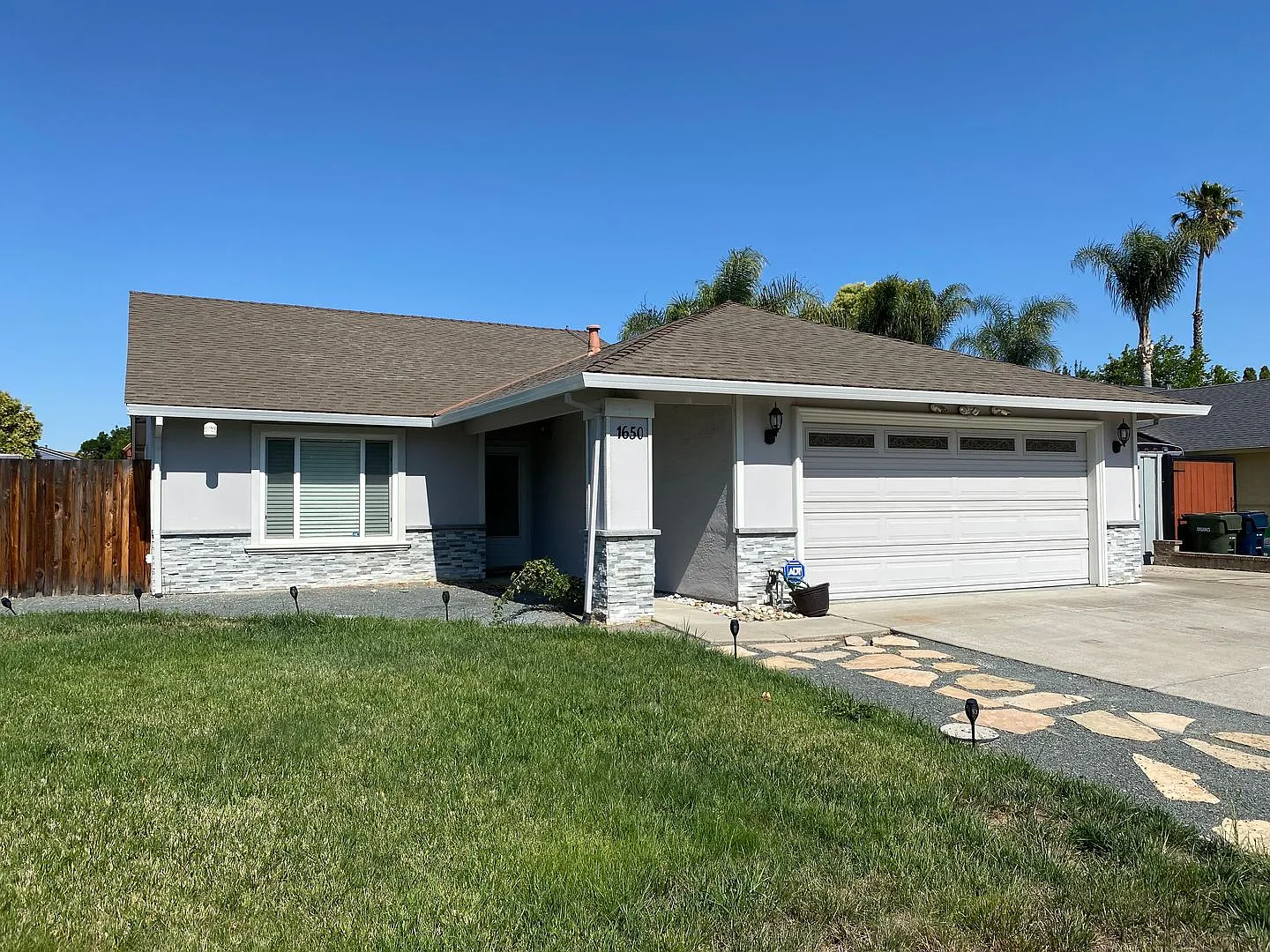 1650 Honeysuckle Rd photo 1