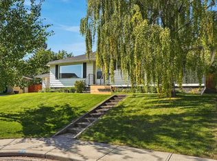 2031 E Glenwood Dr SW, Calgary, AB T3E 3Y7